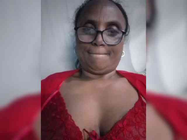 hotmomsexy webcam