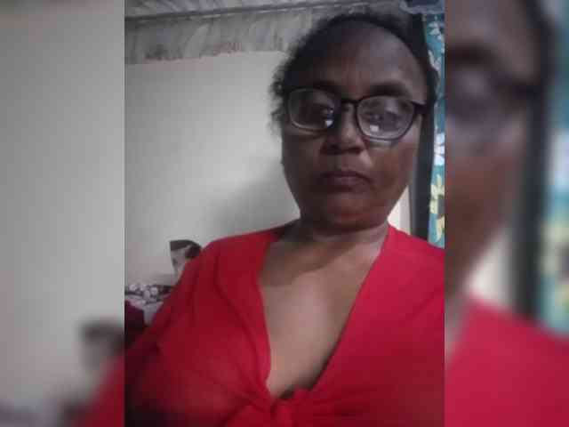 Modèle: hotmomsexy