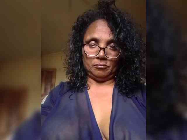 hotmomsexy webcam