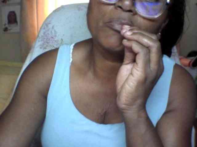 Model: hotmomsexy