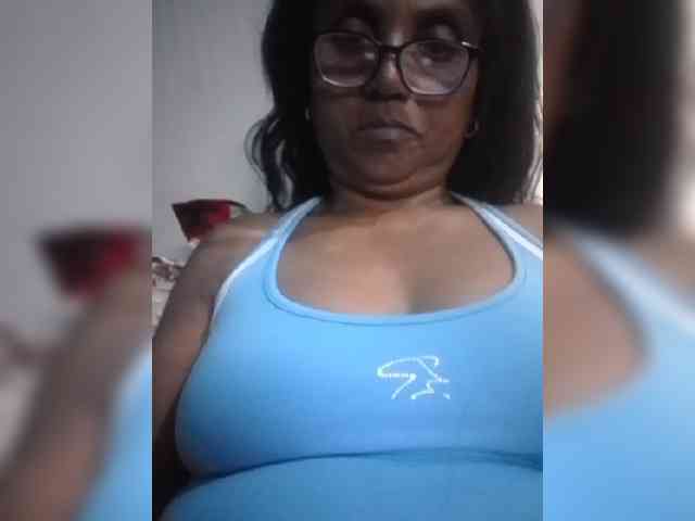 hotmomsexy webcam