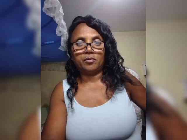 hotmomsexy webcam