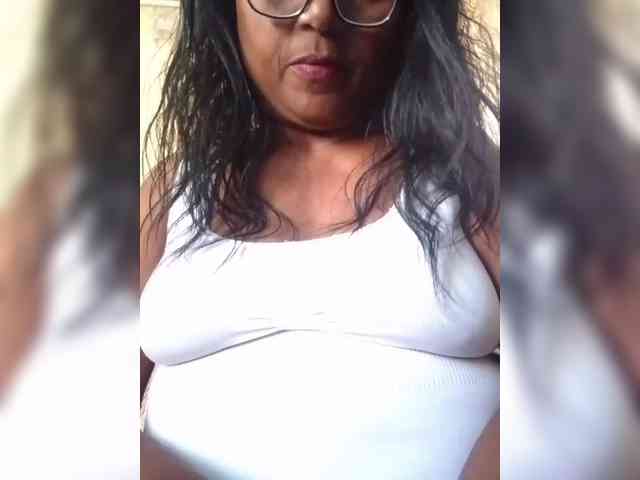 hotmomsexy webcam