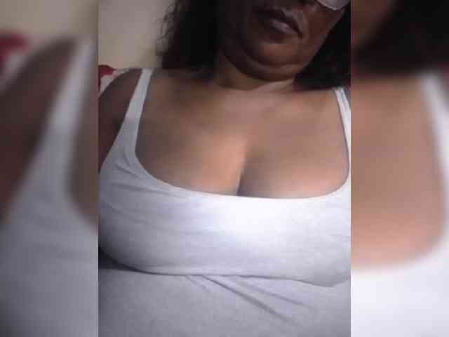 hotmomsexy webcam