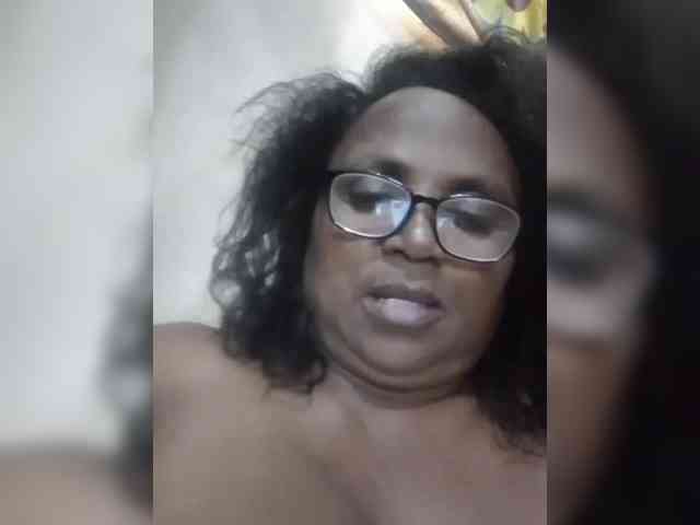 hotmomsexy webcam