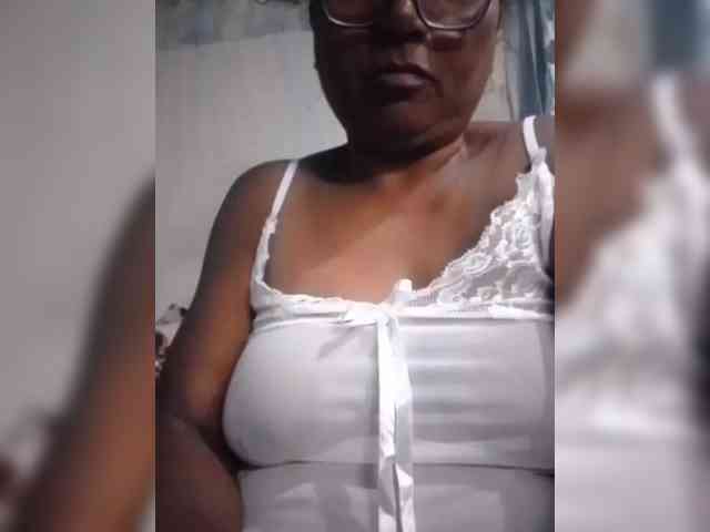 Modèle: hotmomsexy