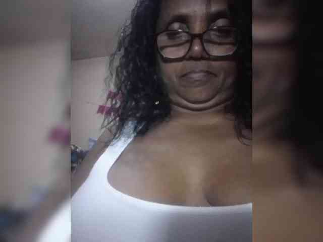 hotmomsexy webcam