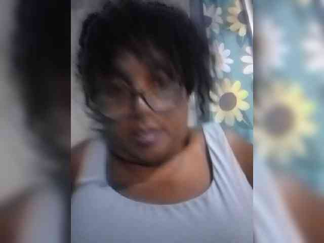 hotmomsexy webcam