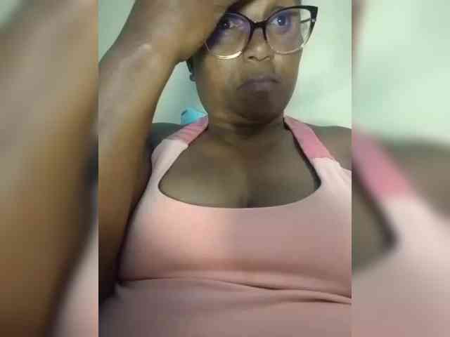 hotmomsexy webcam