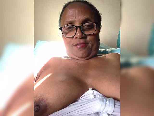 hotmomsexy Live Webcam on BongaCams