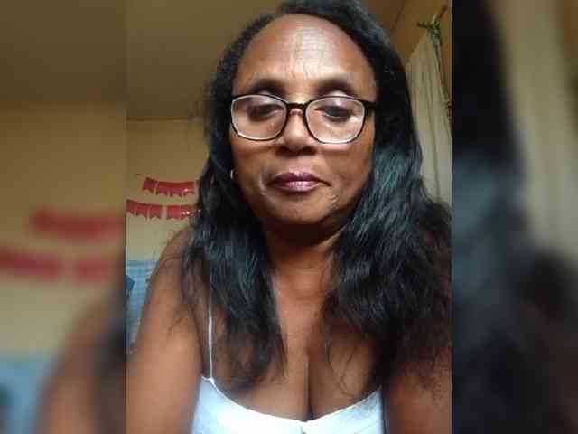 hotmomsexy webcam