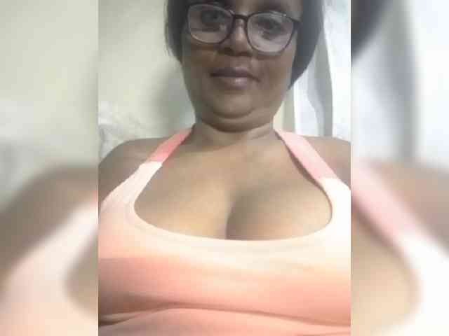 hotmomsexy webcam