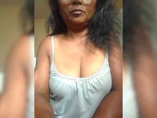 hotmomsexy webcam