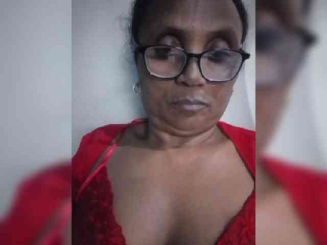 hotmomsexy webcam
