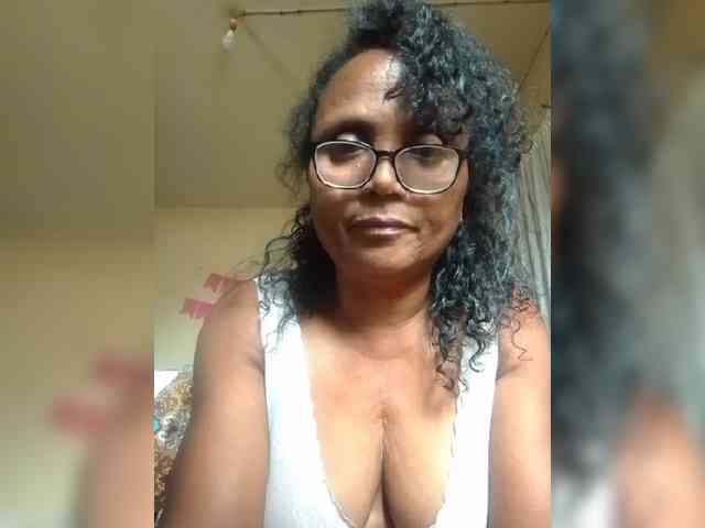 hotmomsexy webcam
