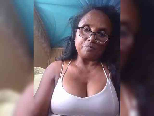 hotmomsexy webcam