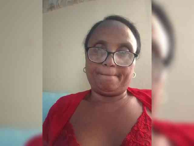 Modèle: hotmomsexy