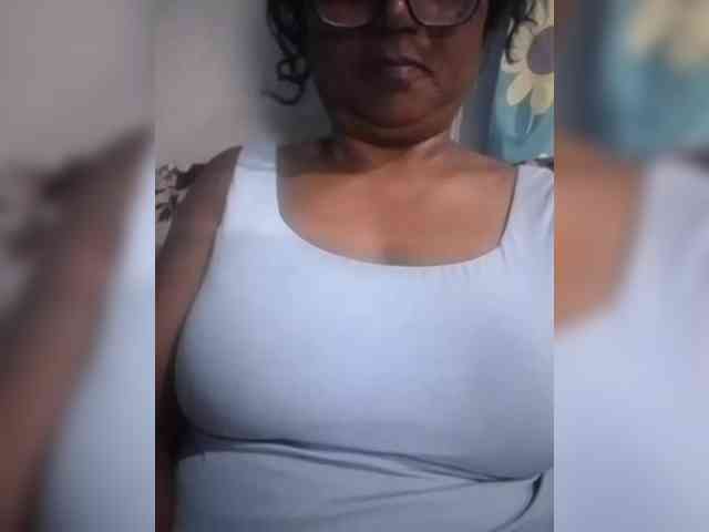 Modèle: hotmomsexy