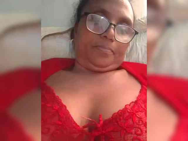 hotmomsexy webcam