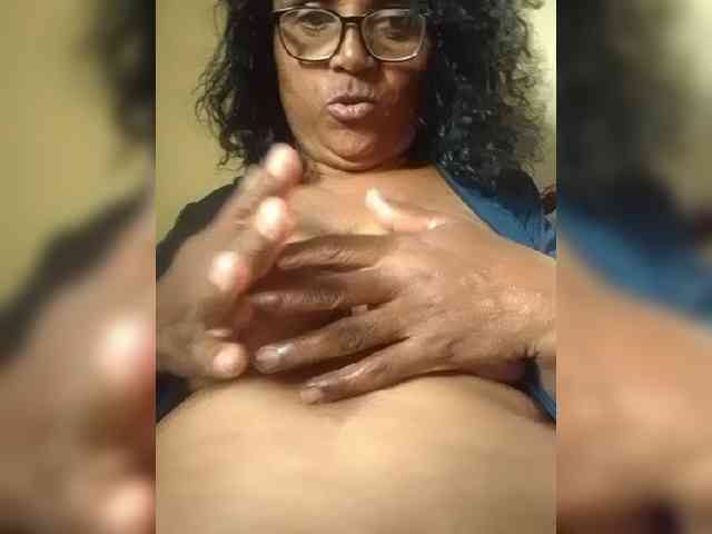 Modèle: hotmomsexy