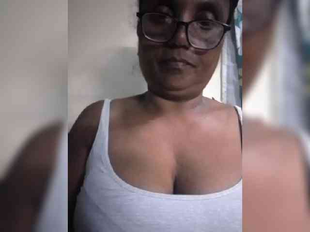 hotmomsexy webcam