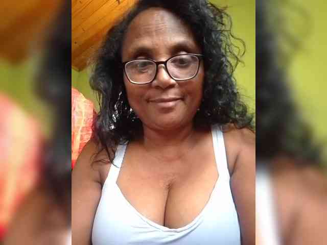 hotmomsexy webcam