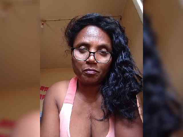 hotmomsexy webcam