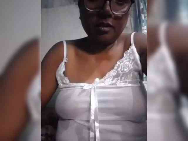 Modèle: hotmomsexy