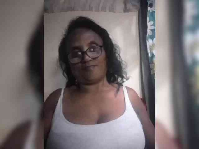 hotmomsexy webcam