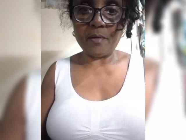 hotmomsexy webcam