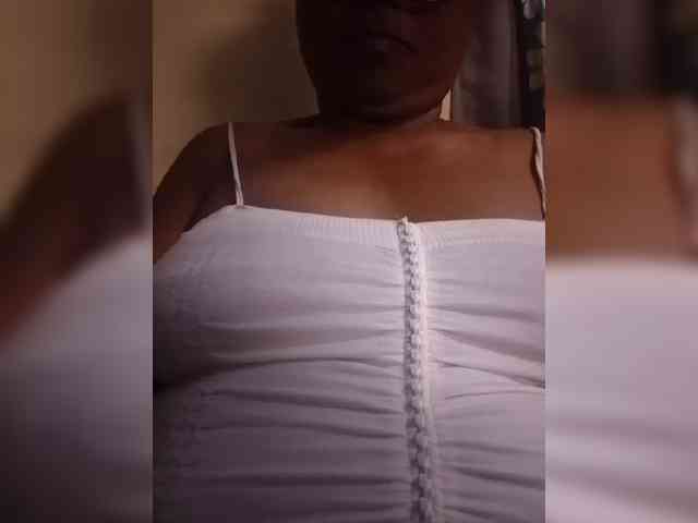 hotmomsexy webcam