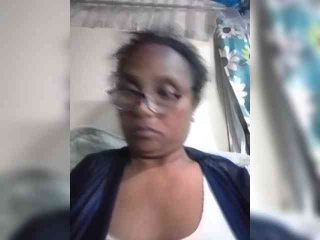 hotmomsexy webcam