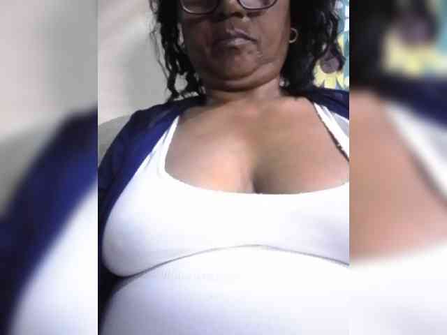 hotmomsexy webcam