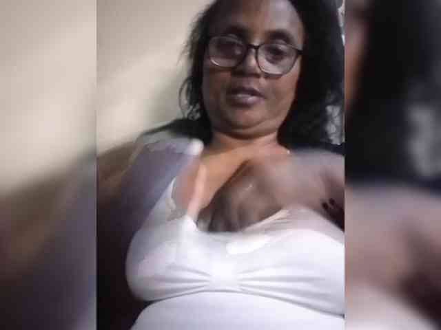 hotmomsexy webcam
