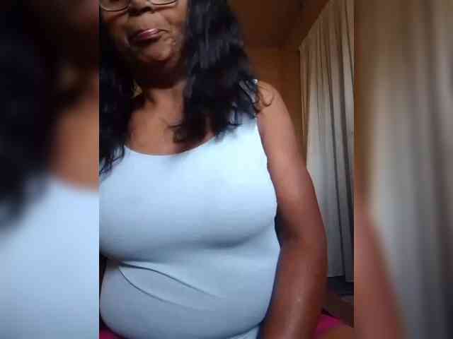 hotmomsexy webcam
