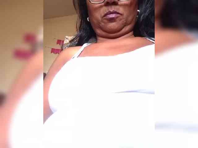 hotmomsexy webcam