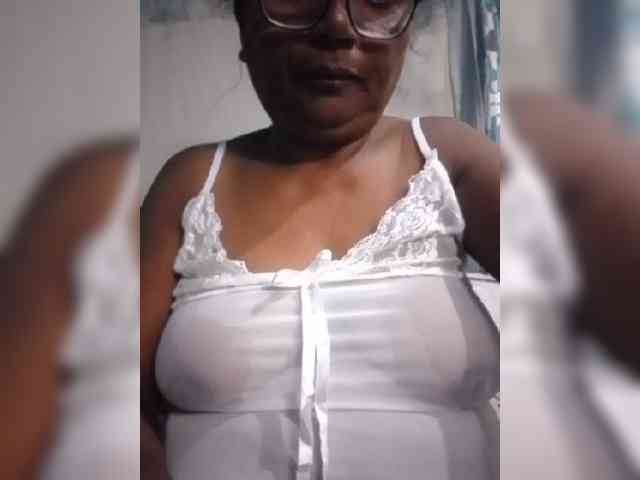 hotmomsexy webcam