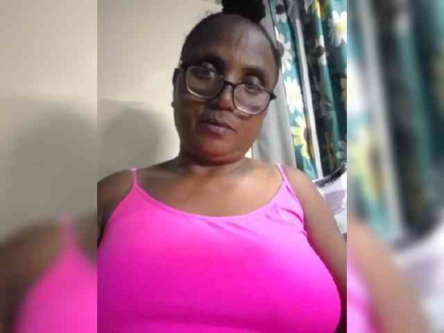 hotmomsexy webcam