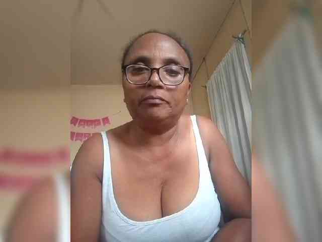 hotmomsexy webcam