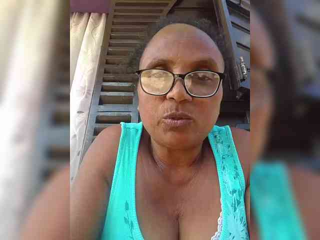 hotmomsexy webcam