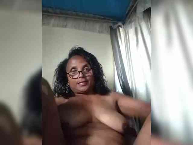 hotmomsexy webcam