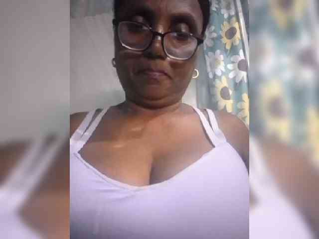 Modèle: hotmomsexy
