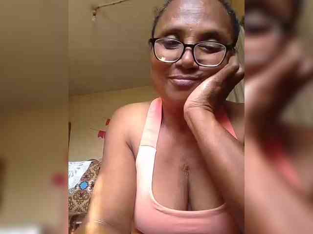 hotmomsexy webcam