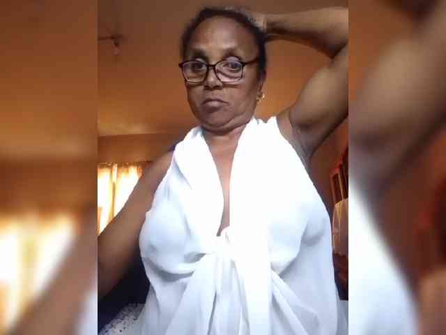 hotmomsexy webcam