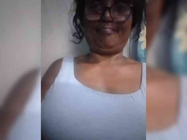 hotmomsexy webcam
