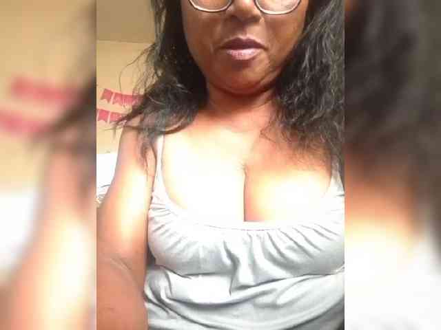 hotmomsexy webcam