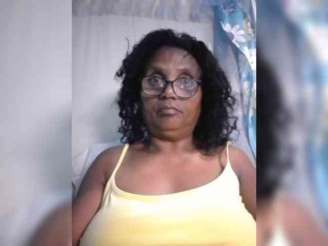 hotmomsexy webcam