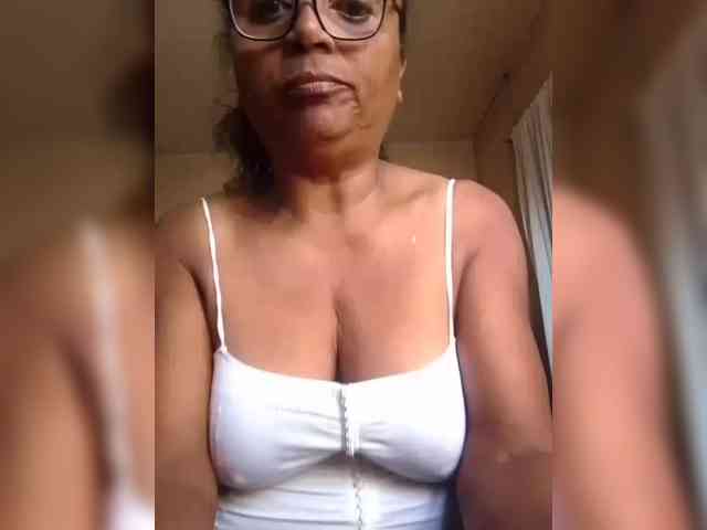 Modèle: hotmomsexy