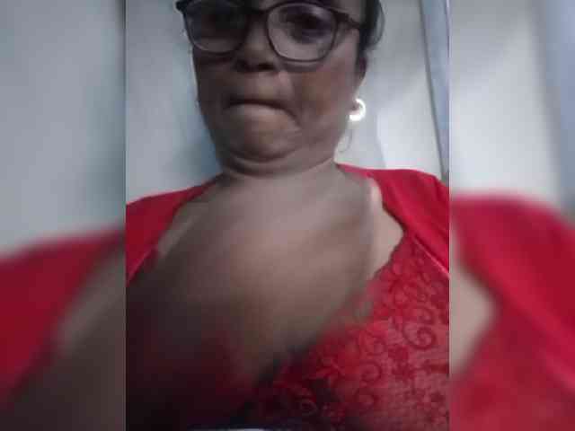 hotmomsexy webcam