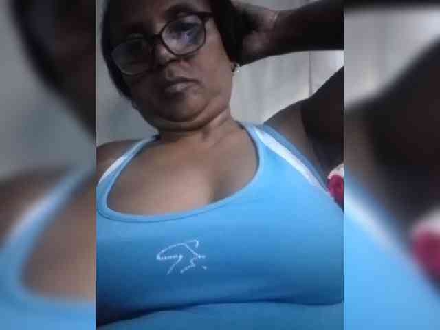 hotmomsexy webcam